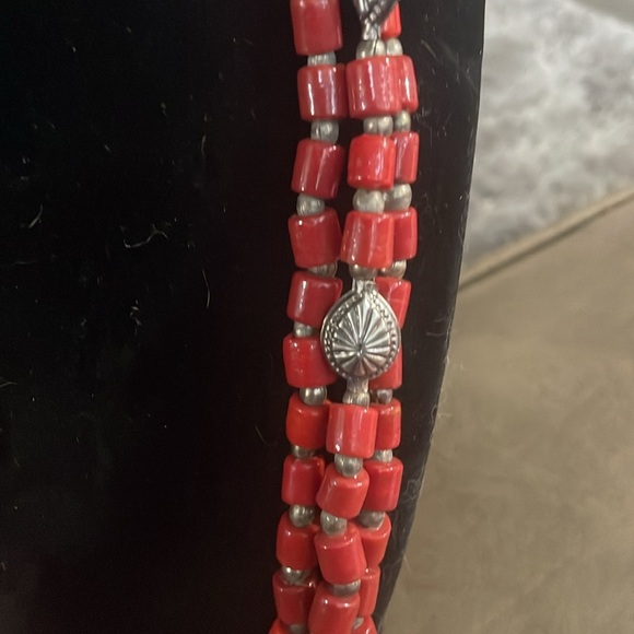 Vintage 3 strand coral and diver tone Red Beaded Necklace - Picture 3 of 6